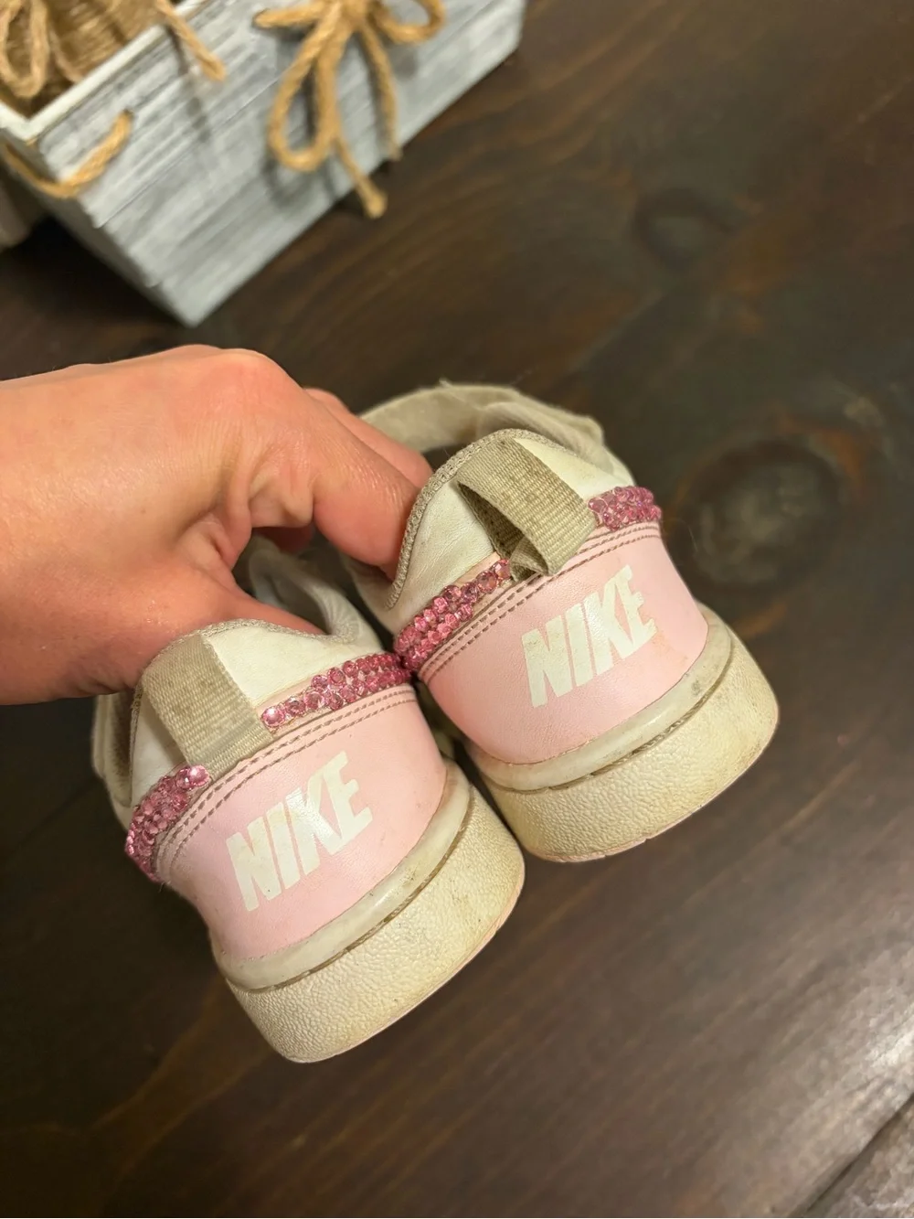 Nike Kids' Pink Crystal Swoosh Low-Top Sneakers 1Y